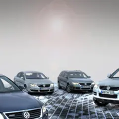Cztery samochody Volkswagen, w tym jeden z napisem HYBRID, stoją na zaśnieżonej drodze. To pokazuje, co oznacza Bluemotion – ekologiczne i oszczędne rozwiązania.