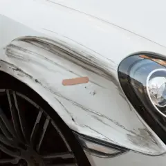 Plaster na porysowany zderzak plastikowy. Jak naprawić porysowany zderzak plastikowy? To pytanie zadaje sobie wielu kierowców.