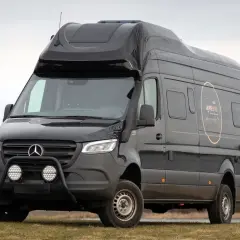 Mercedes-Benz Sprinter 4x4: Niezawodny wybór do transportu w trudnych warunkach
