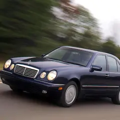 Mercedes-Benz E 320: wszystkie kluczowe dane techniczne i osiągi pojazdu
