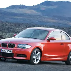 BMW 120i - osiągi, wyposażenie i opinie użytkowników, które zachwycają