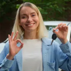 Czy po zdaniu egzaminu na prawo jazdy można jeździć samochodem? Poznaj fakty