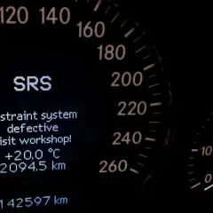 SRS w Mercedes-Benz: kluczowe informacje o działaniu i problemach systemu