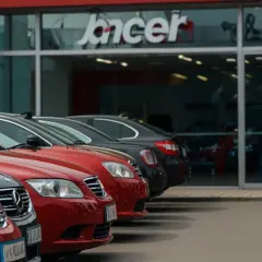 Auto w automacie do 30 tys. zł: Najlepsze oferty i modele warte uwagi