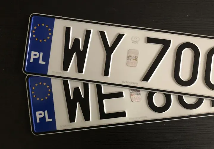 Ile kosztuje rejestracja samochodu w 2025? Kompletny cennik opłat