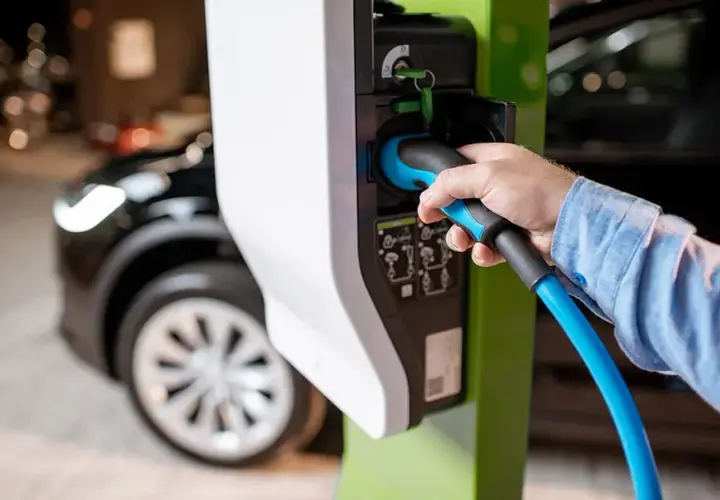Ile kosztuje ładowanie samochodu elektrycznego: poznaj aktualne ceny