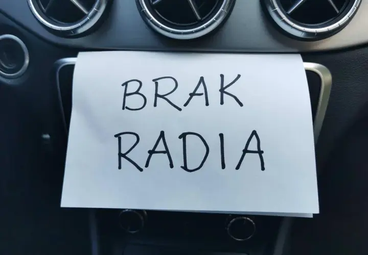 Poznaj legalne sposoby jak nie płacić abonamentu za radio w samochodzie