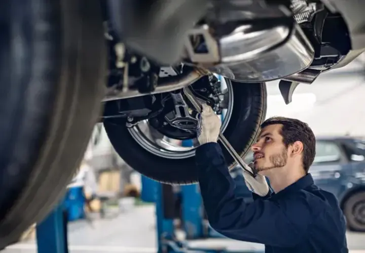 Ile zarabiają mechanicy samochodowi? Poznaj aktualne stawki w Polsce