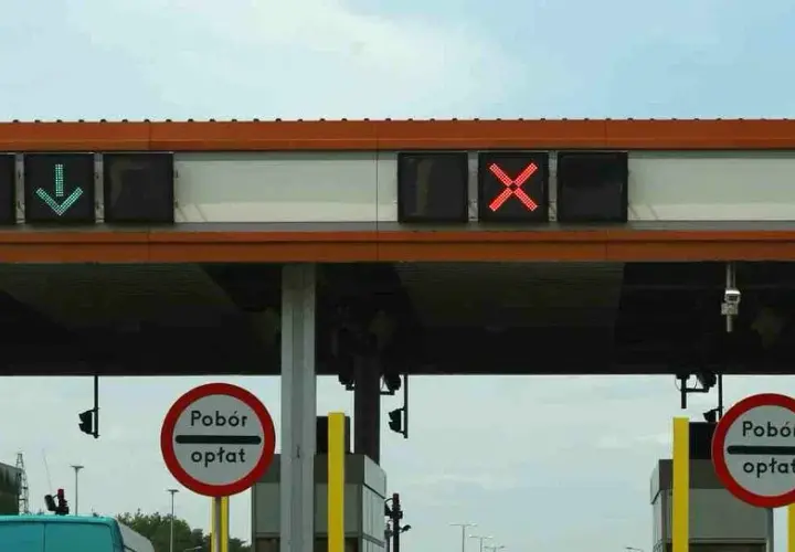 Znak drogowy X: Co oznacza i jak się zachować na drodze?