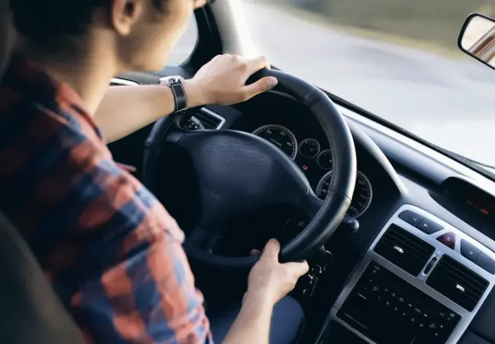 Rola symulatorów i mechanizmów gier w nauczaniu bezpiecznej jazdy