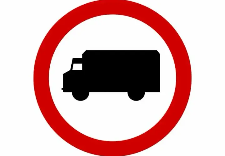Znaki zakazu dla ciężarówek: co kierowca musi wiedzieć?