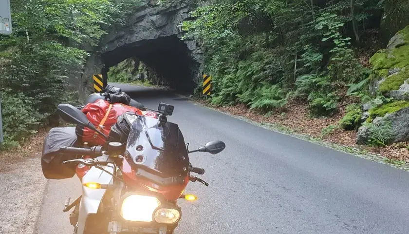 Śląsk na motocyklu: Najlepsze trasy, zakręty i atrakcje