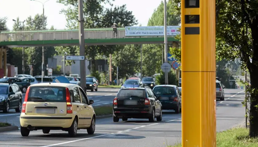 Fotoradar znak: Co musisz wiedzieć o ostrzeżeniach na drodze