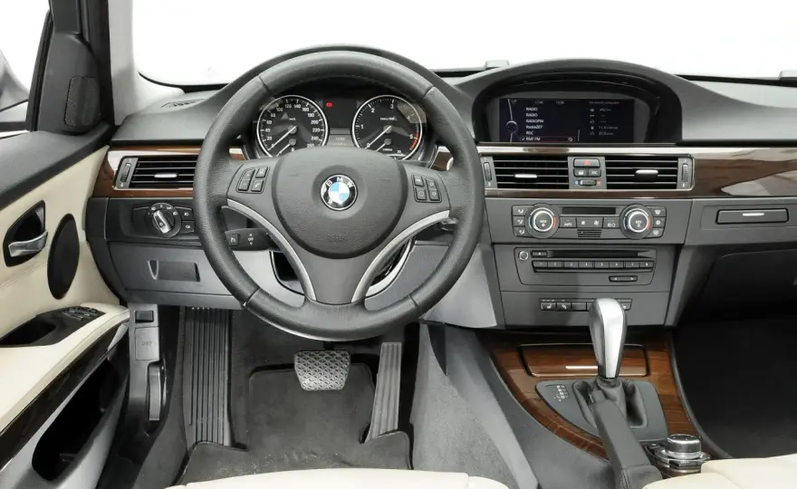 BMW E90 330d - doskonały wybór czy pułapka? Oto najważniejsze informacje.