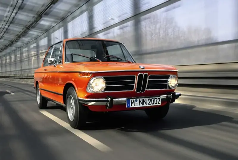 BMW stare modele – historia, innowacje i ich wpływ na motoryzację