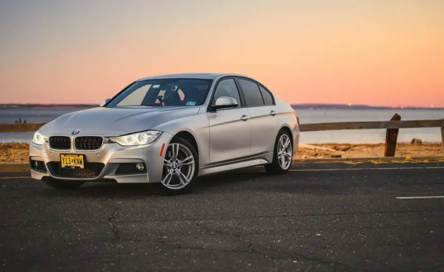 BMW 328i F30 – najważniejsze informacje, osiągi i opinie użytkowników