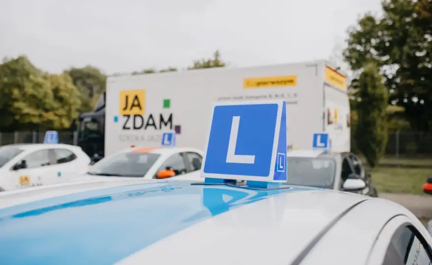 Egzamin teoretyczny kat. B: Ile pytań, punktów i minut?