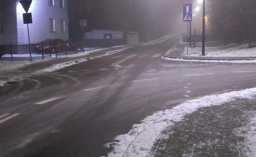 Jak pokonać skrzyżowania? Poznaj zasady i poczuj się pewnie.