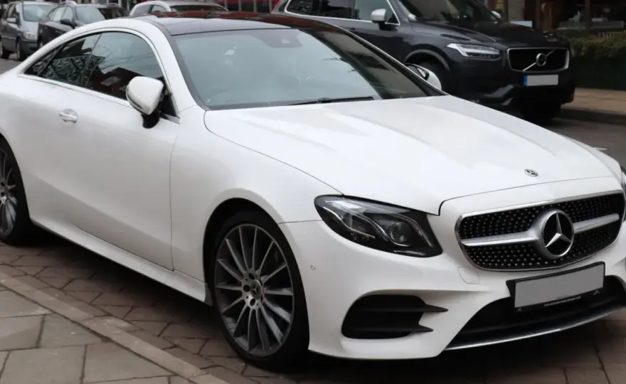Mercedes E Klasa Coupe – co warto wiedzieć przed zakupem luksusowego auta?