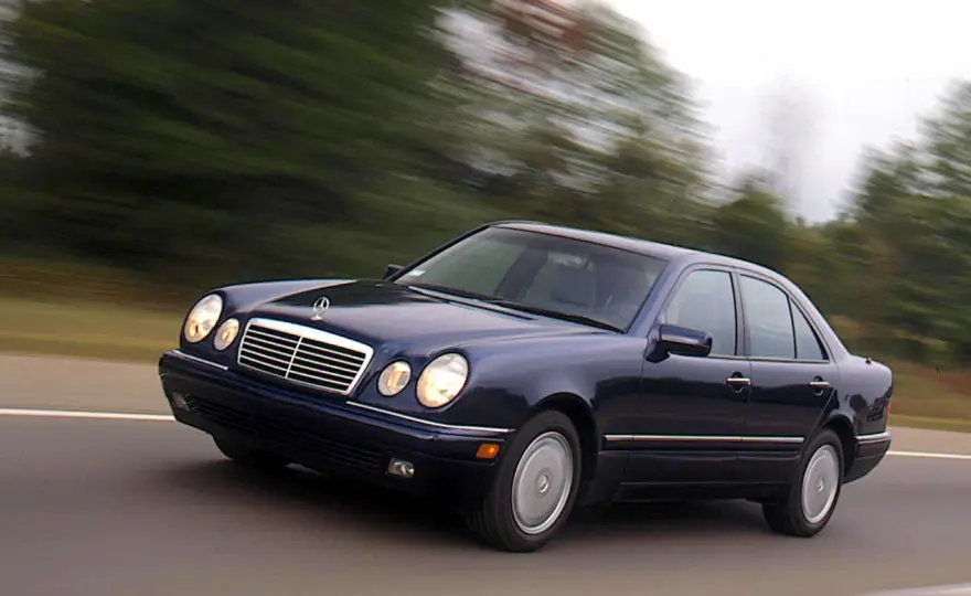 Mercedes-Benz E 320: wszystkie kluczowe dane techniczne i osiągi pojazdu