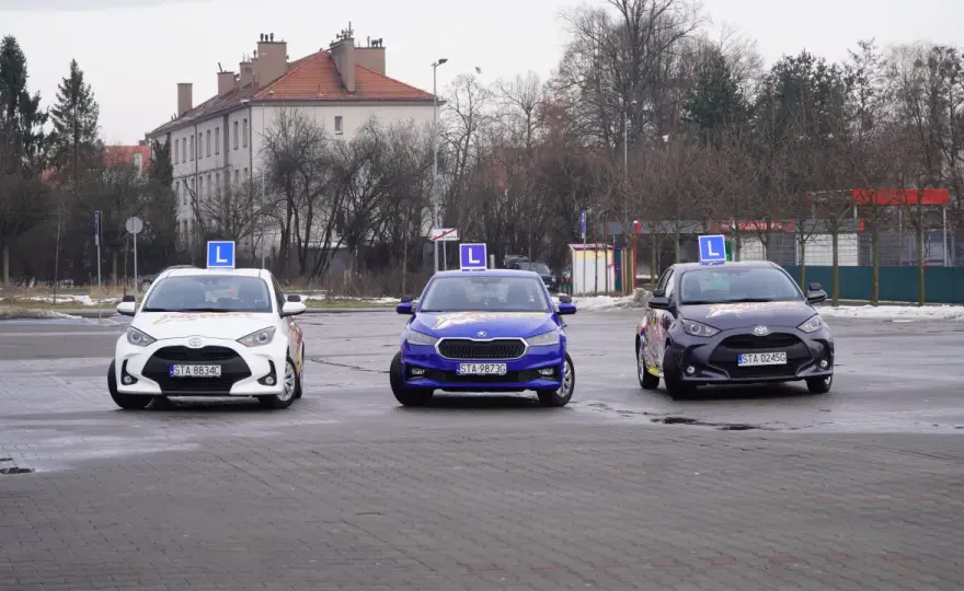 Kurs prawa jazdy online: Jak działa teoria i praktyka w 2026?