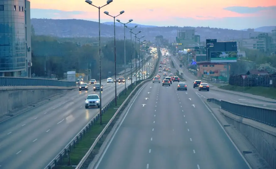 Typy dróg w Polsce: Różnice między jednojezdnymi a dwujezdnymi