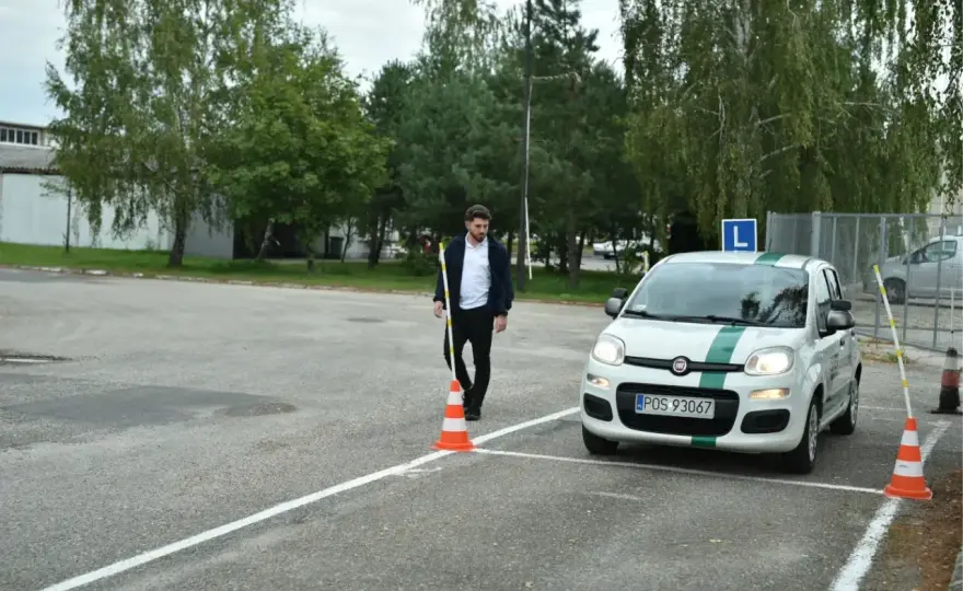Ile trzeba mieć punktów, żeby zdać prawo jazdy? Ważne informacje i porady