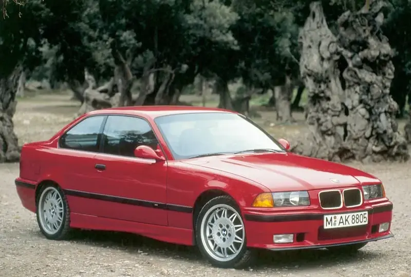 BMW M3 E36 - ikona motoryzacji, osiągi, historia i wartość na rynku.