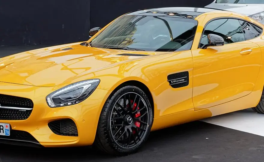 Mercedes-Benz AMG GTS – osiągi, luksus i emocje za kierownicą