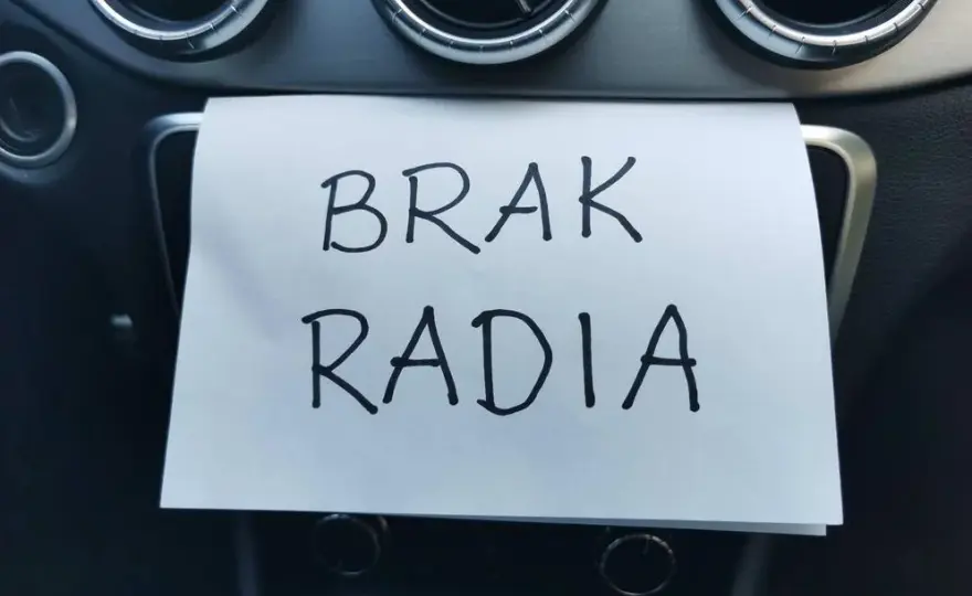 Poznaj legalne sposoby jak nie płacić abonamentu za radio w samochodzie