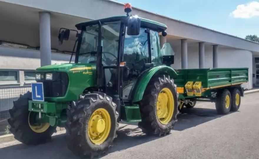 Ile kosztuje prawo jazdy na traktor w Polsce? Zobacz pełne wydatki i wymagania