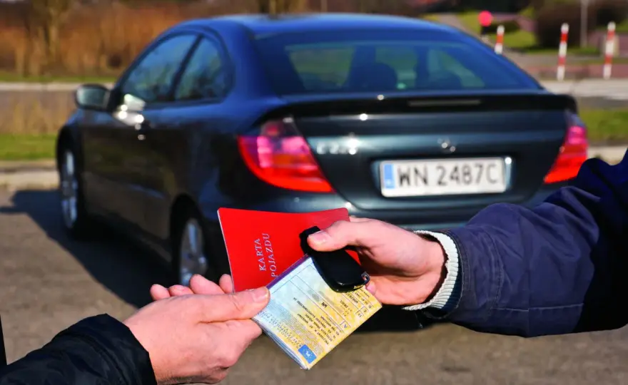 Kupiłem samochód co dalej: rejestracja, ubezpieczenie i przegląd techniczny