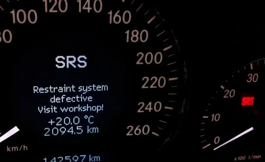SRS w Mercedes-Benz: kluczowe informacje o działaniu i problemach systemu