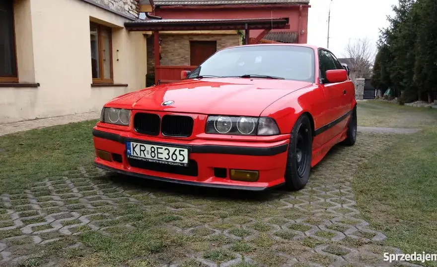 BMW E36 M-Pakiet – czy warto zainwestować w ten klasyczny model?