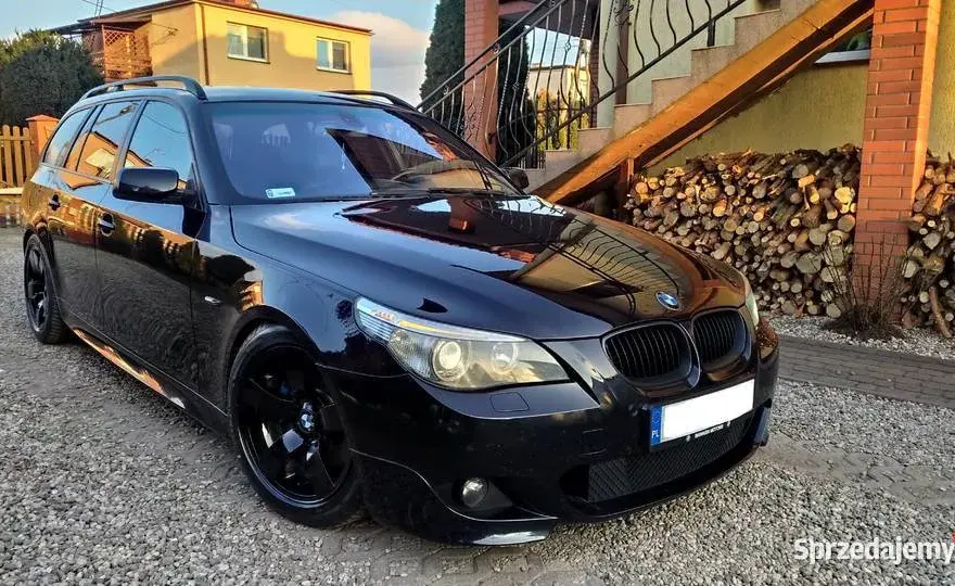 BMW E61 z M-Pakietem - odkryj jego cechy, osiągi i opinie użytkowników