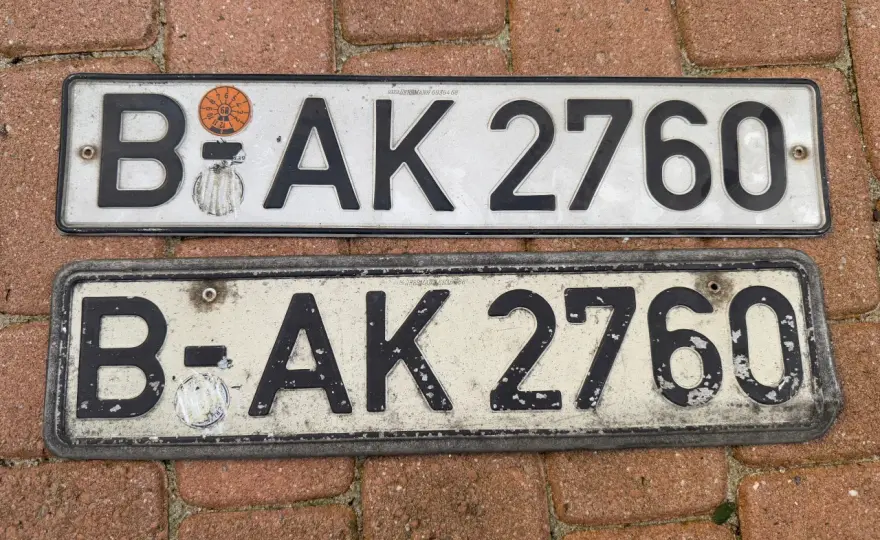 Ile kosztują niemieckie tablice wywozowe? Sprawdź kalkulację!