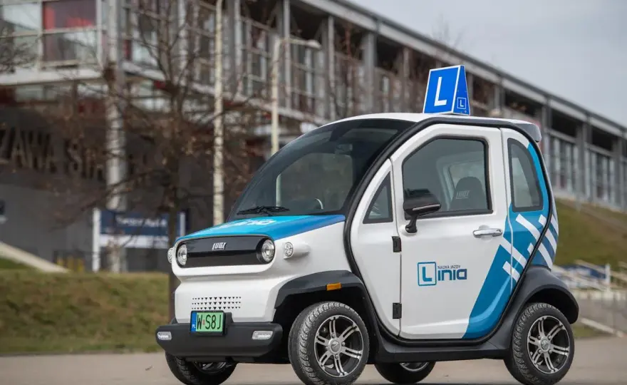 Test prawo jazdy AM: Jak zdać egzamin na motorower w 2025?