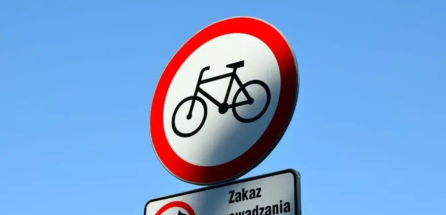 Zakaz rowerów: gdzie obowiązuje i jakie są konsekwencje złamania