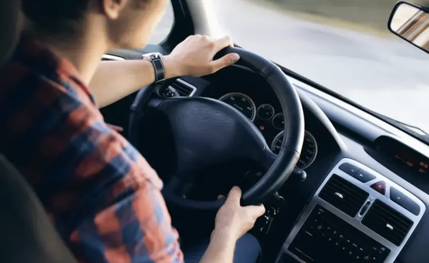 Rola symulatorów i mechanizmów gier w nauczaniu bezpiecznej jazdy