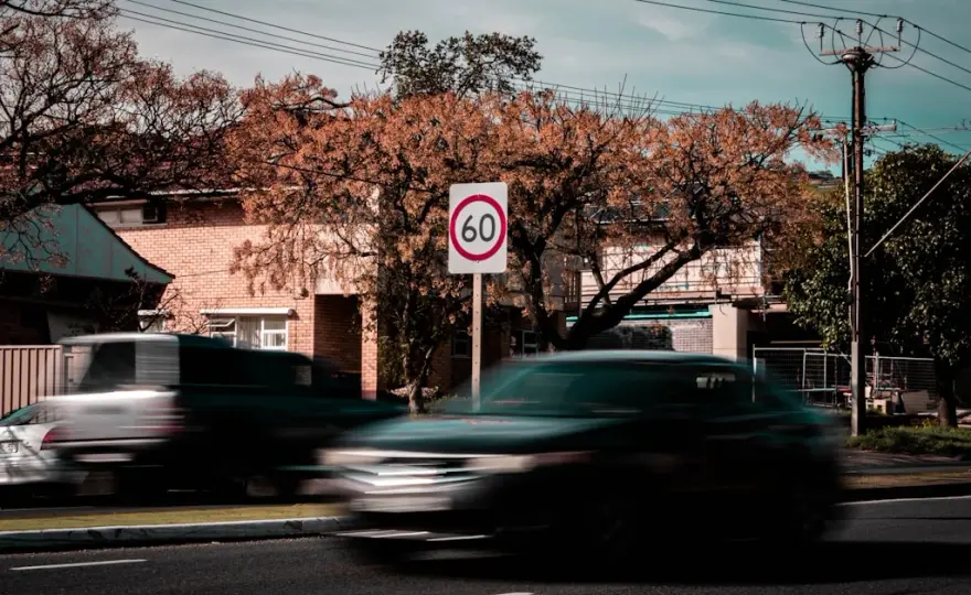 Dozwolone prędkości na drogach - ile wynoszą one w Polsce?
