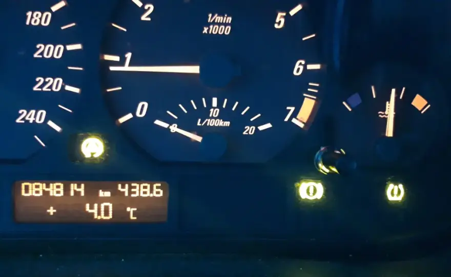 Kontrolka BMW E46: Jak rozpoznać problemy i co z nimi zrobić?