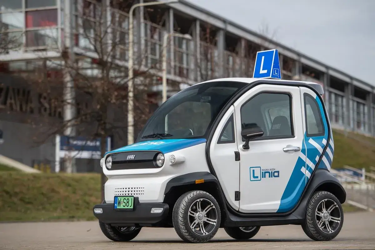 Test prawo jazdy AM: Jak zdać egzamin na motorower w 2025?