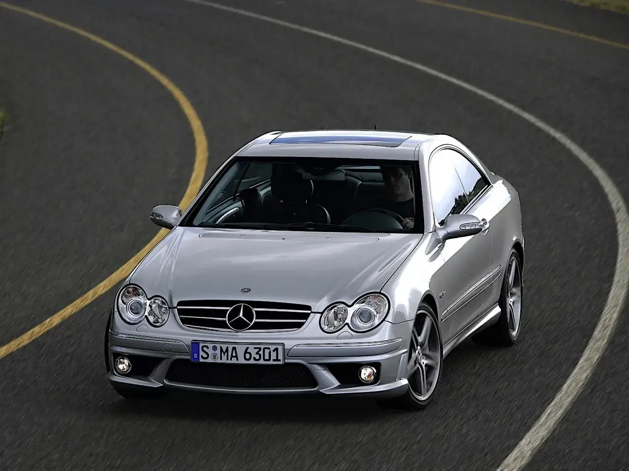 Zdjęcie Mercedes CLK 63 AMG - czy naprawdę jest wart swojej ceny?