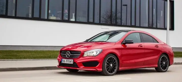 Zdjęcie Mercedes CLA 250 4MATIC – osiągi, wyposażenie i zalety sportowego sedana