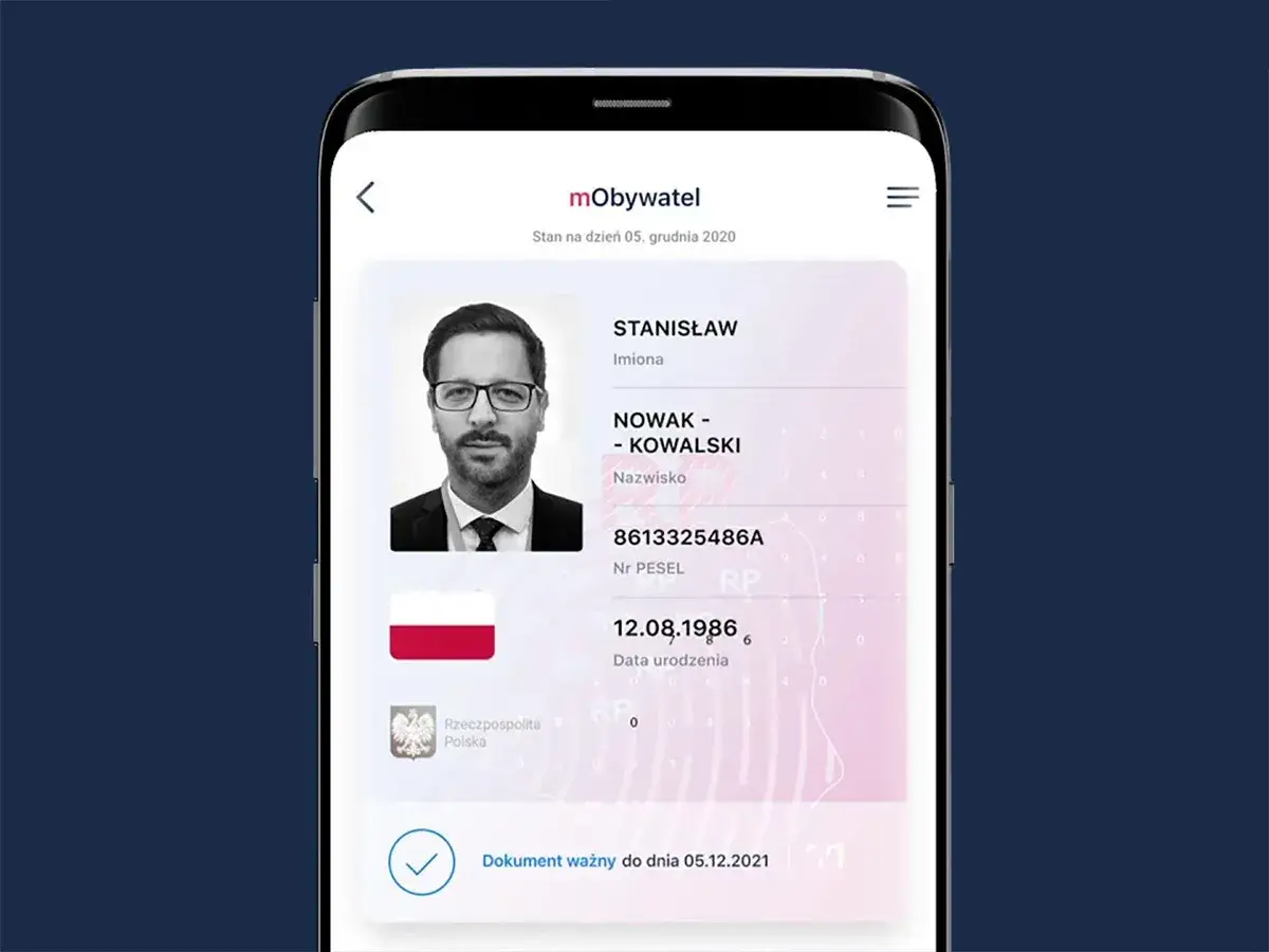 Cyfrowy dokument tożsamości na ekranie telefonu. Widnieje zdjęcie mężczyzny, dane osobowe i informacja 
